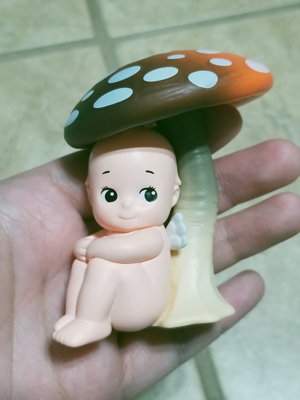 Smoko x Kewpie In The Garden Blind Box: Kewpie Leans On A Mushroom Figure - Picture 2 of 5